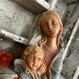 Vintage Mother Mary Child Baby Jesus Religious Wall Hanging Plaque Resin Italy